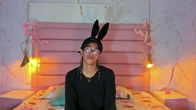 Maxim-Walker online show from October 28, 3:09 am