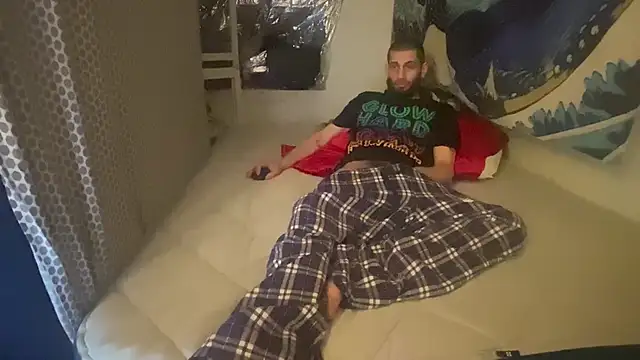 pantslesstraveler plt online show from January 15, 10:56 pm