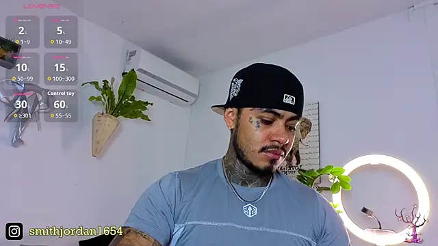 JordanSmiith  online show from October 10, 9:29 pm