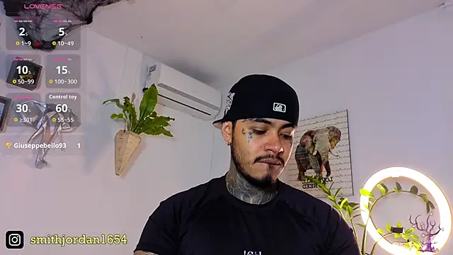 JordanSmiith  online show from October 18, 8:25 pm