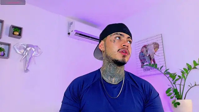 JordanSmiith  online show from April 14, 8:52 pm