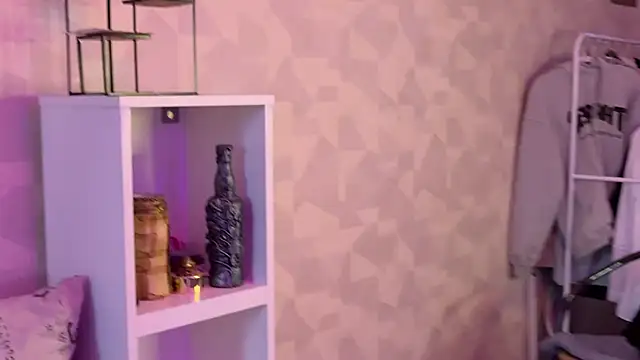 kristianmeow online show from December 16, 8:43 am