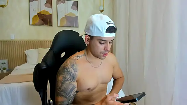 Snapshot of Mike_montoya1 chatting on October 3, 7:08 pm Mike montoya1 online show from October 3, 7:08 pm