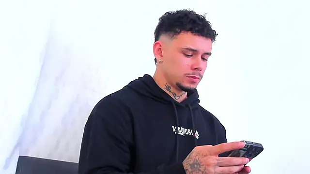 NoahhBrown online show from October 15, 11:34 pm