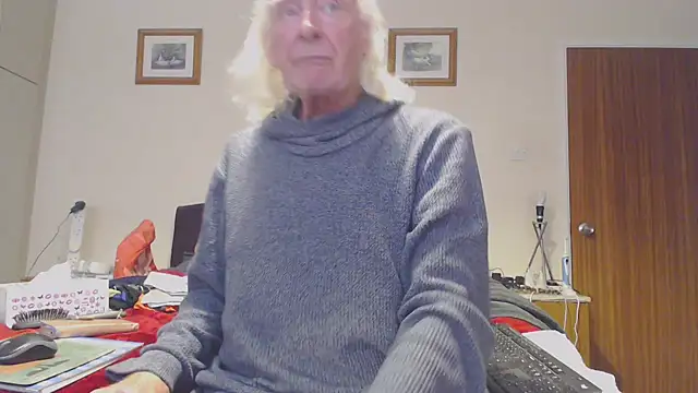 WaverlyKernow online show from October 16, 3:42 pm