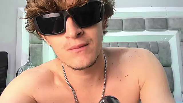 AnthonyAlso online show from October 18, 8:36 pm