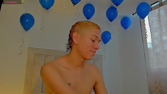 JulianRose 1 online show from October 16, 7:22 pm