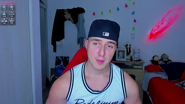 Snapshot of liam_oficial02 chatting on December 12, 3:54 am liam oficial02 online show from December 12, 3:54 am