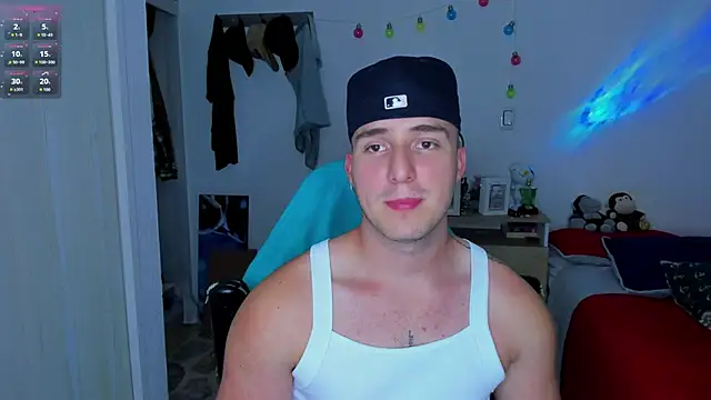 Snapshot of liam_oficial02 chatting on January 25, 3:30 am liam oficial02 online show from January 25, 3:30 am