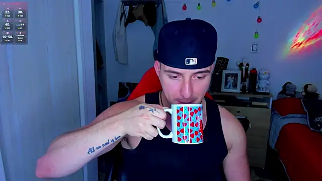 Snapshot of liam_oficial02 chatting on December 16, 4:45 am liam oficial02 online show from December 16, 4:45 am