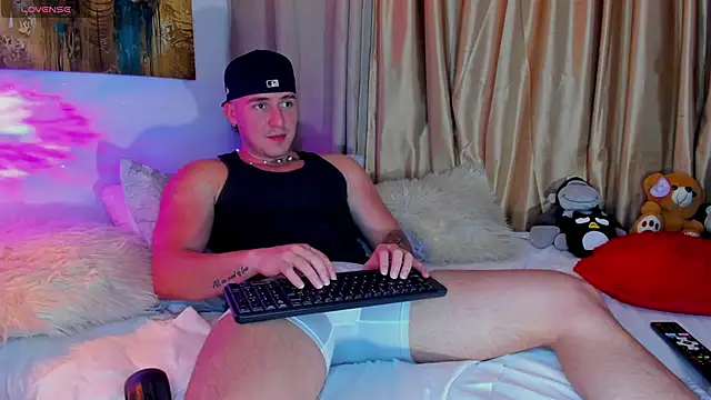 Snapshot of liam_oficial02 chatting on September 27, 3:59 am liam oficial02 online show from September 27, 3:59 am