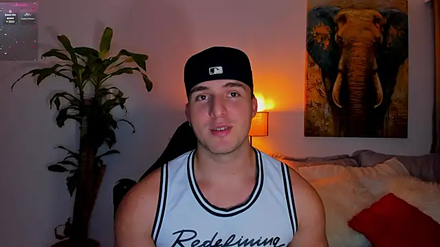 Snapshot of liam_oficial02 chatting on March 6, 3:57 am liam oficial02 online show from March 6, 3:57 am