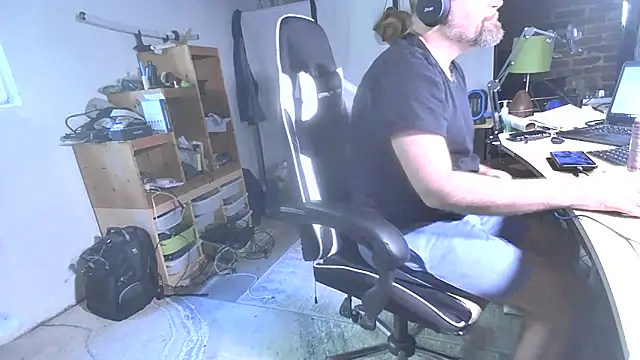 MagnusCockus online show from June 4, 2:23 pm