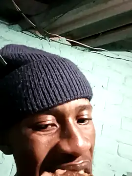 HandsomeBuoyy21 online show from April 14, 1:17 am