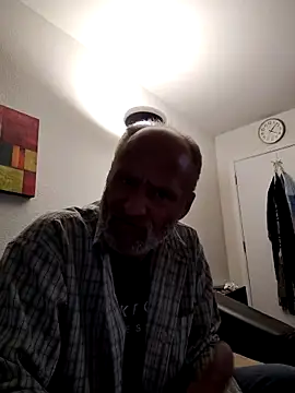 Snapshot of FloppyPickle4u chatting on February 20, 4:46 pm FloppyPickle4u online show from February 20, 4:46 pm