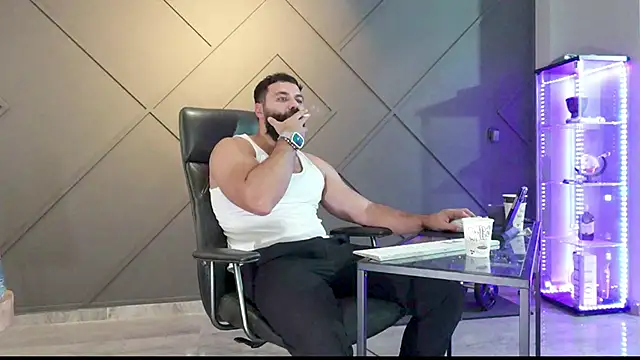 mattmasterss online show from December 4, 2:15 pm
