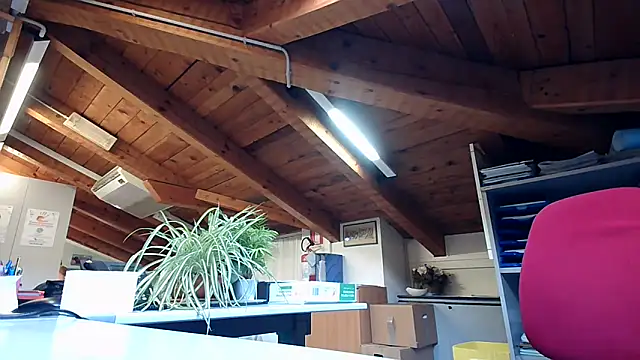 Snapshot of TWENTYONE0021 chatting on February 3, 7:51 am TWENTYONE0021 online show from February 3, 7:51 am