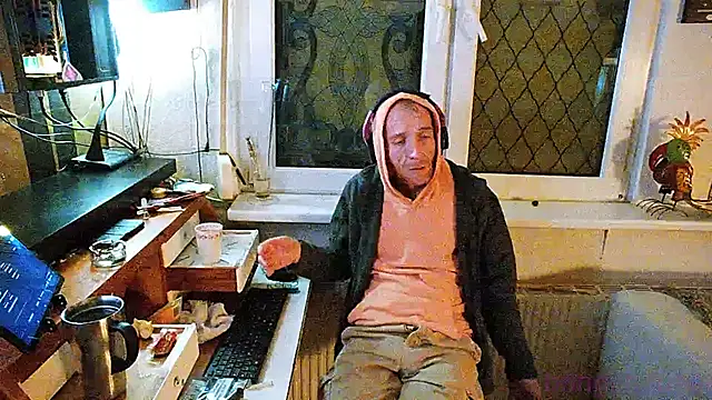 Snapshot of BongChannel chatting on December 6, 1:51 am BongChannel online show from December 6, 1:51 am