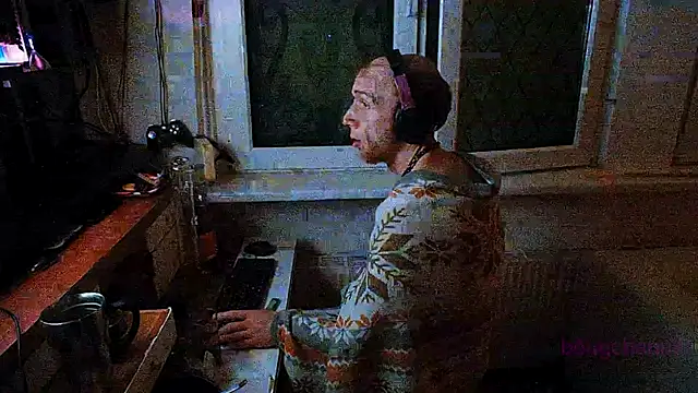 Snapshot of BongChannel chatting on December 7, 8:00 am BongChannel online show from December 7, 8:00 am