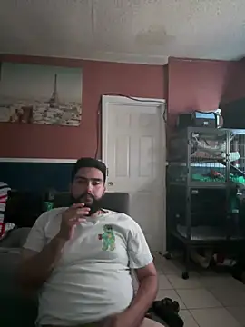 Snapshot of bigdickgio6923 chatting on January 31, 2:26 am bigdickgio6923 online show from January 31, 2:26 am
