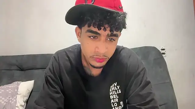 dominic brandd23 online show from December 17, 1:13 am