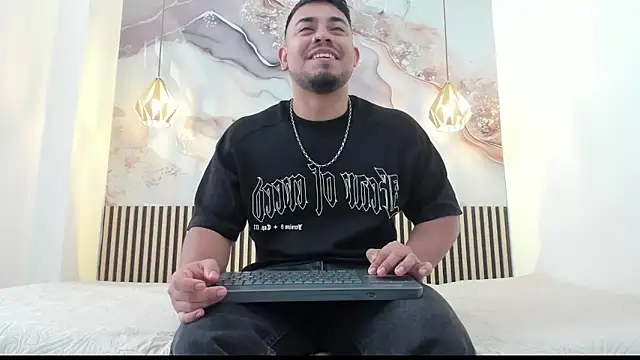 BrianMalonee online show from October 13, 12:33 pm