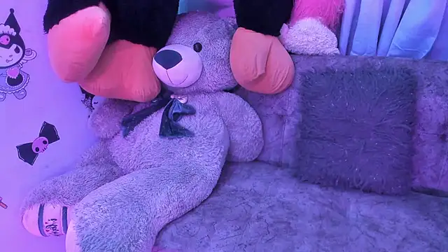 isaaclatino online show from November 14, 12:03 am