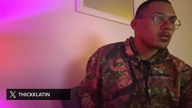 ThixxkkLatin online show from October 26, 4:25 am