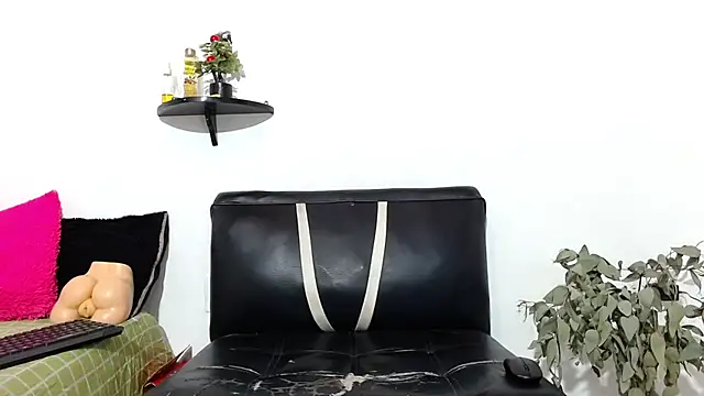 Snapshot of Martin_fiif chatting on December 25, 5:37 am Martin fiif online show from December 25, 5:37 am