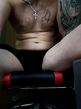 Snapshot of magicSeX4You chatting on March 9, 12:21 am magicSeX4You online show from March 9, 12:21 am