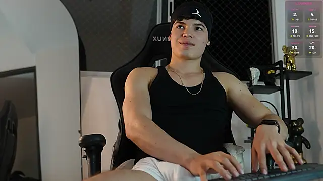 Snapshot of Max_cortes1 chatting on September 16, 1:39 am Max cortes1 online show from September 16, 1:39 am