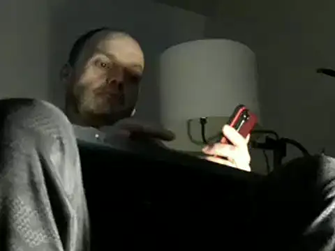 Snapshot of caressonnous chatting on December 3, 10:40 pm caressonnous online show from December 3, 10:40 pm