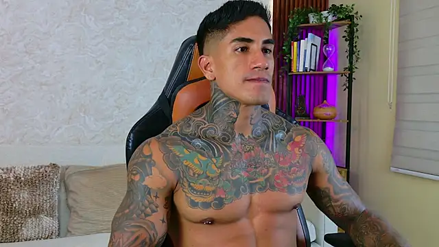 Snapshot of AdanReilly chatting on September 30, 12:17 am AdanReilly online show from September 30, 12:17 am