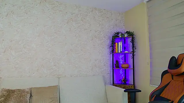 Snapshot of AdanReilly chatting on February 19, 11:04 pm AdanReilly online show from February 19, 11:04 pm