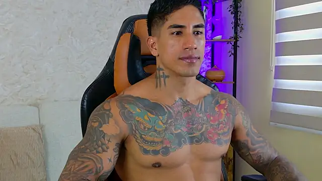 Snapshot of AdanReilly chatting on March 15, 8:54 pm AdanReilly online show from March 15, 8:54 pm