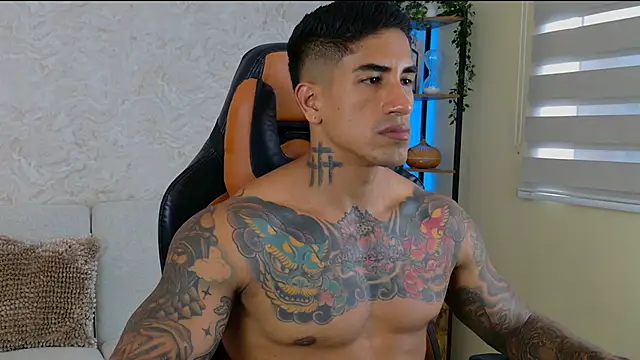 Snapshot of AdanReilly chatting on December 19, 9:17 pm AdanReilly online show from December 19, 9:17 pm