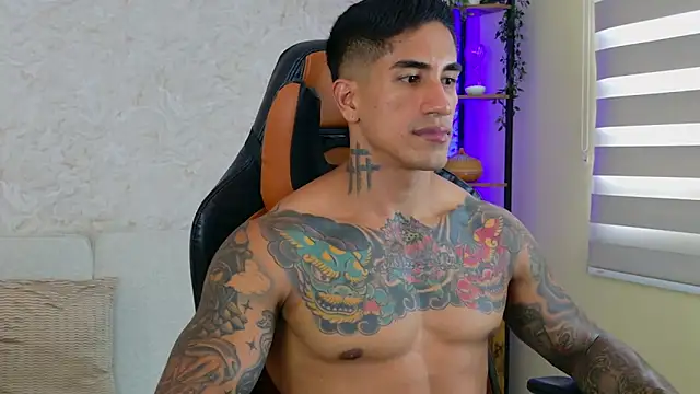 Snapshot of AdanReilly chatting on February 8, 7:27 pm AdanReilly online show from February 8, 7:27 pm