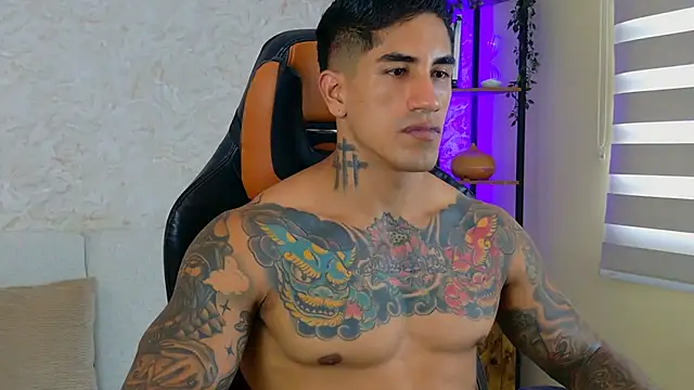 Snapshot of AdanReilly chatting on February 22, 7:54 pm AdanReilly online show from February 22, 7:54 pm