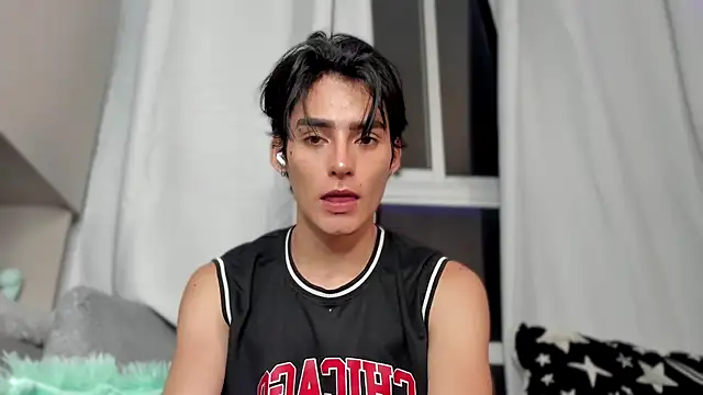 Snapshot of sebas_rose chatting on February 23, 11:36 pm sebas rose online show from February 23, 11:36 pm