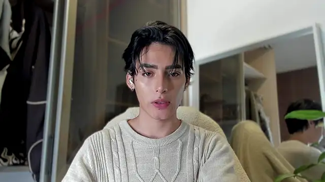 Snapshot of sebas_rose chatting on February 23, 1:31 am sebas rose online show from February 23, 1:31 am