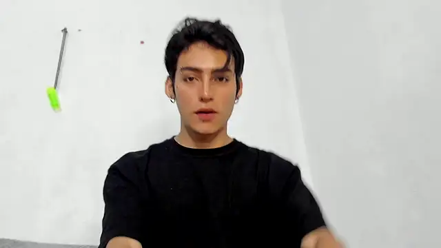 Snapshot of sebas_rose chatting on December 6, 10:08 pm sebas rose online show from December 6, 10:08 pm