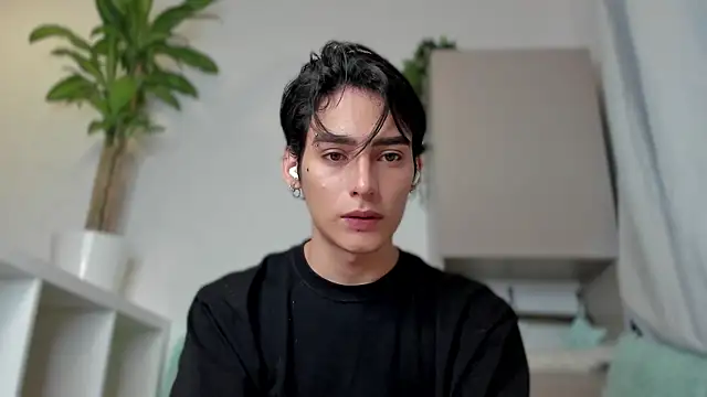 Snapshot of sebas_rose chatting on January 11, 10:07 pm sebas rose online show from January 11, 10:07 pm
