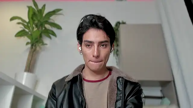 Snapshot of sebas_rose chatting on January 14, 11:37 pm sebas rose online show from January 14, 11:37 pm