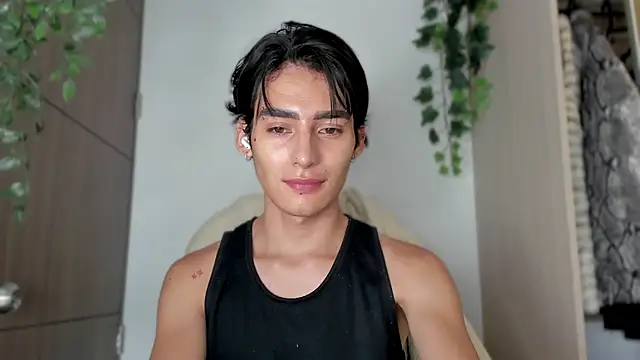 Snapshot of sebas_rose chatting on March 2, 10:02 pm sebas rose online show from March 2, 10:02 pm