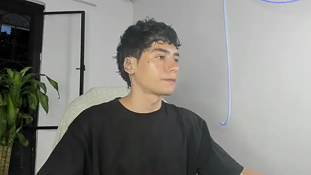 Snapshot of sebas_rose chatting on September 22, 10:53 pm sebas rose online show from September 22, 10:53 pm
