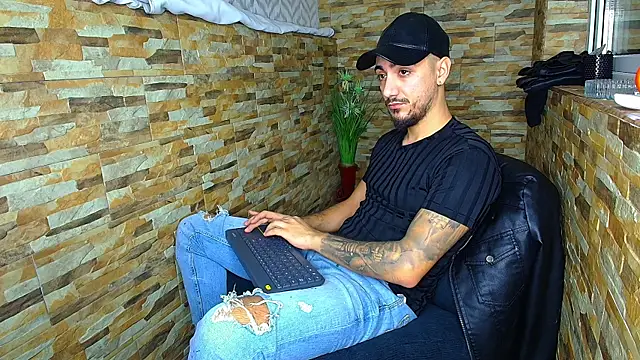 AndrewBanner online show from December 17, 4:34 am