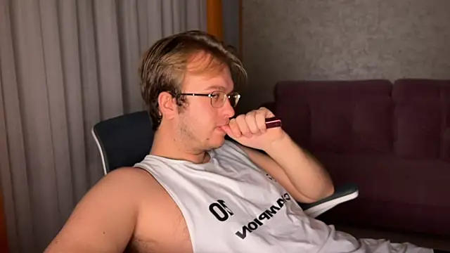 kiopiggy online show from November 28, 3:53 am