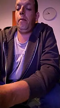 Knuffelstaaf123 online show from April 28, 10:58 pm