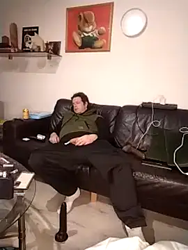 Snapshot of Knuffelstaaf123 chatting on December 2, 10:32 pm Knuffelstaaf123 online show from December 2, 10:32 pm