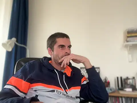 QuiteBig95 online show from December 3, 10:10 am